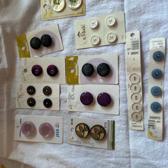 Assorted Button Collection - Picture 2 of 4
